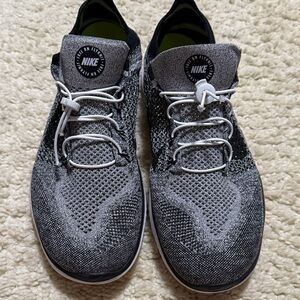 Nike Men's Gray Knit Athletic Shoes